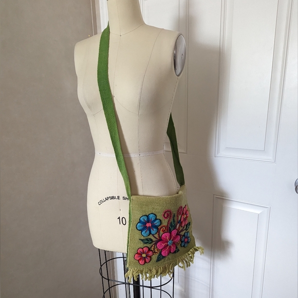 Embroidered Peruvian Bag - Picture 4 of 16